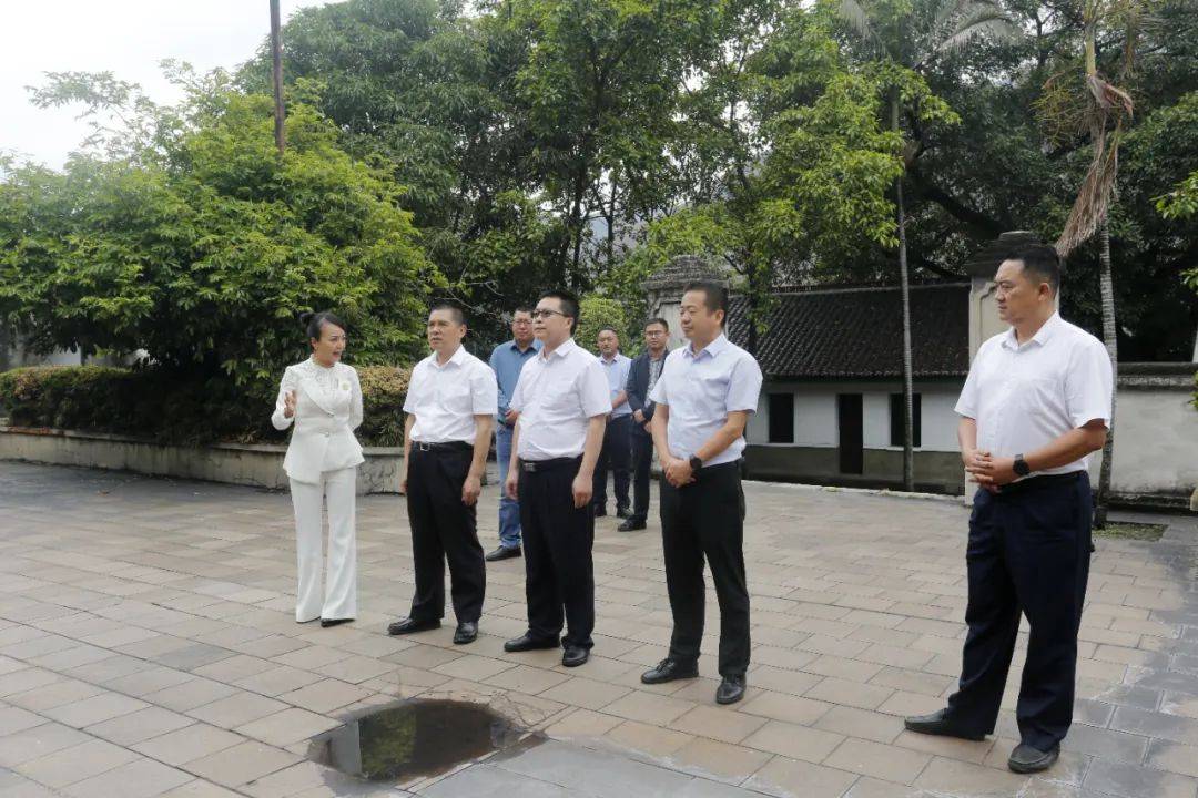 攀枝花市委常委,统战部部长马晓凤,攀枝花市人民政府副市长龙勇,副秘