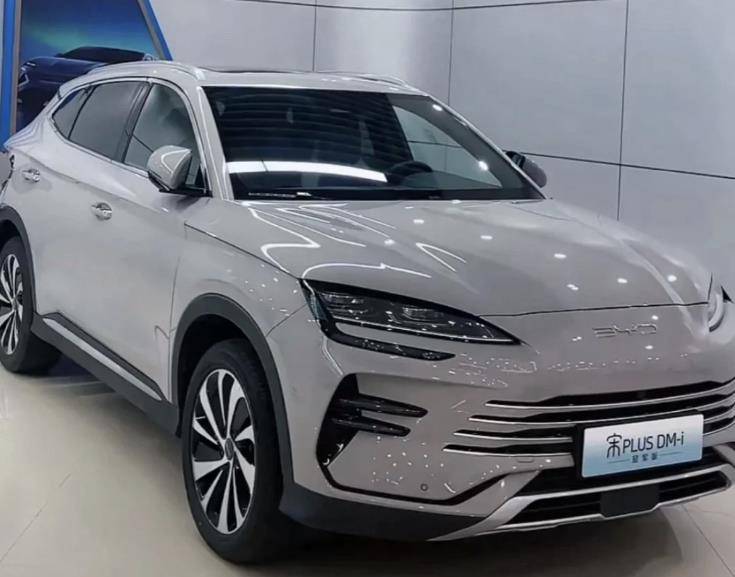 新款比亚迪宋plus dm-i现身,外观配色新潮,内饰小改,能火吗?