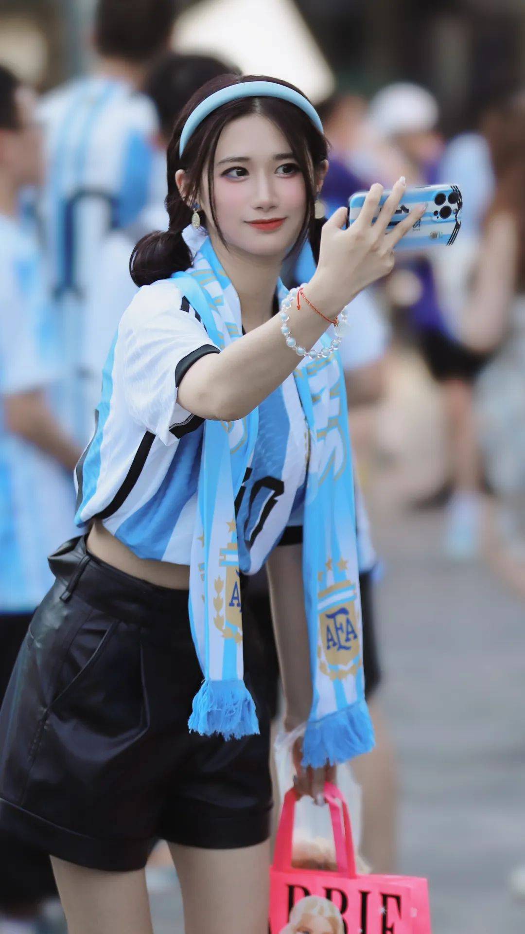 梅西女粉齐聚北京工体,网友:果然都是美女_中国_魅力_名字