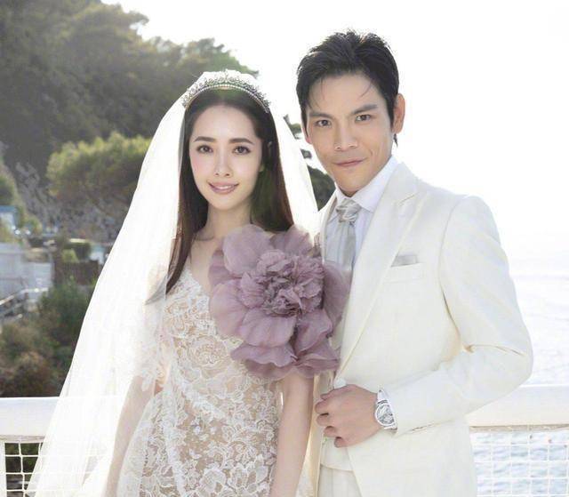 向佐郭碧婷婚礼现场照曝光,郭爸表情成亮点,网友调侃不断_徐璐_爸爸