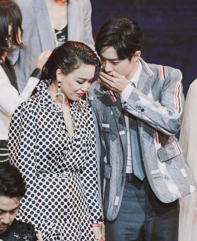 肖战粉丝数破2400万,4年前,这个数字才只有84万_李宇春_一个人_燃烧