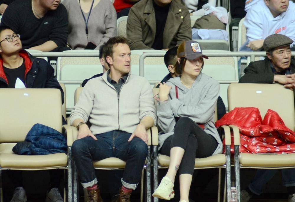 老公53岁身材健硕,两人住别墅开豪车_马蕴雯_特鲁姆普_运动