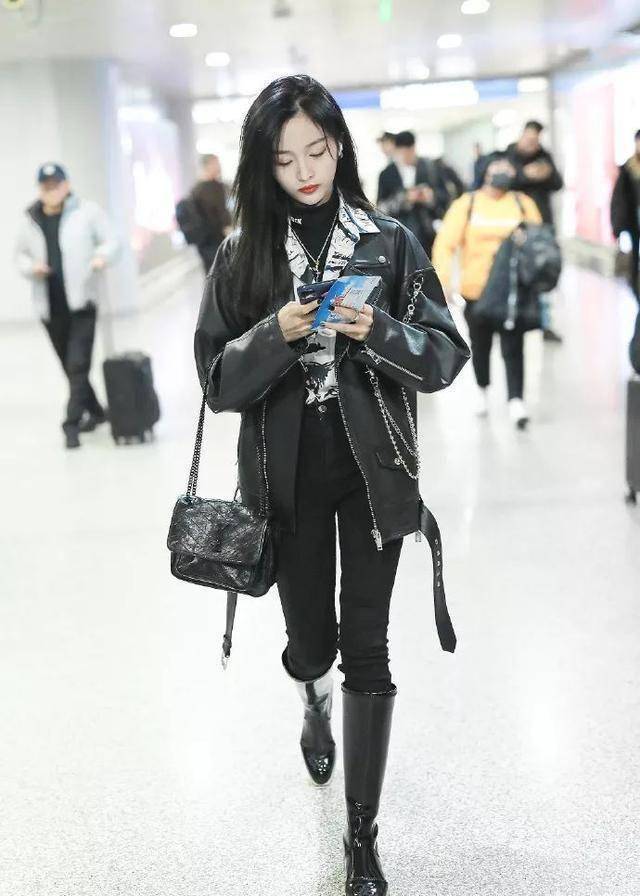 吴宣仪最新机场照宛如大佬出街!