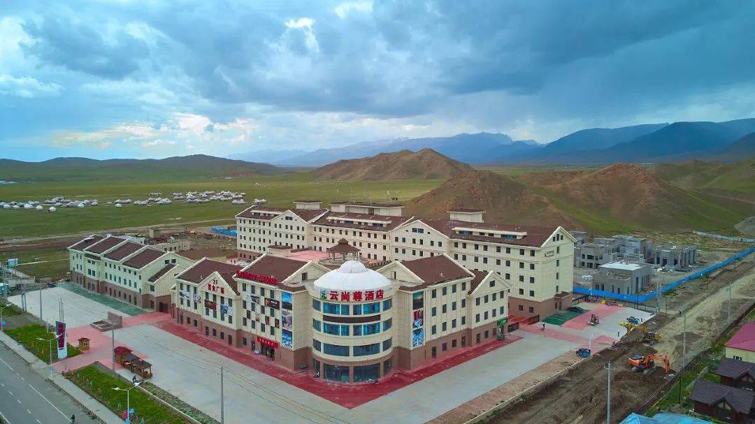 足不出户看巴音布鲁克!最重要是便宜!_云尚尊_房间_草原