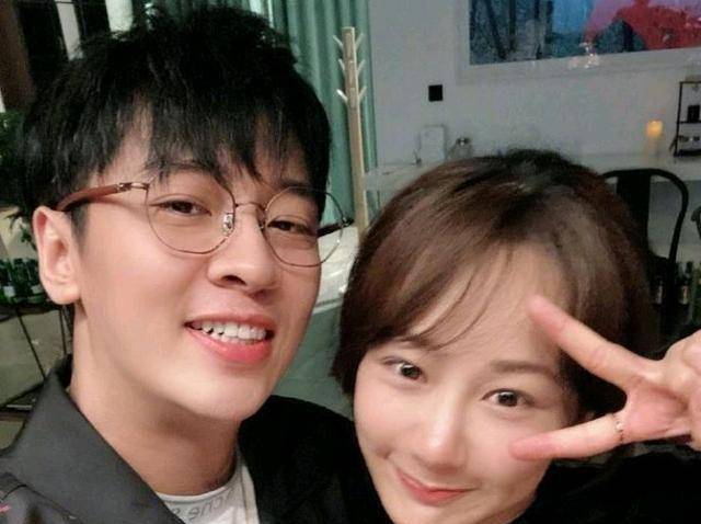 魏健隆晒与张一山的合照,原来"辛夷"与秋水真的是同学_照片_毕业_北影