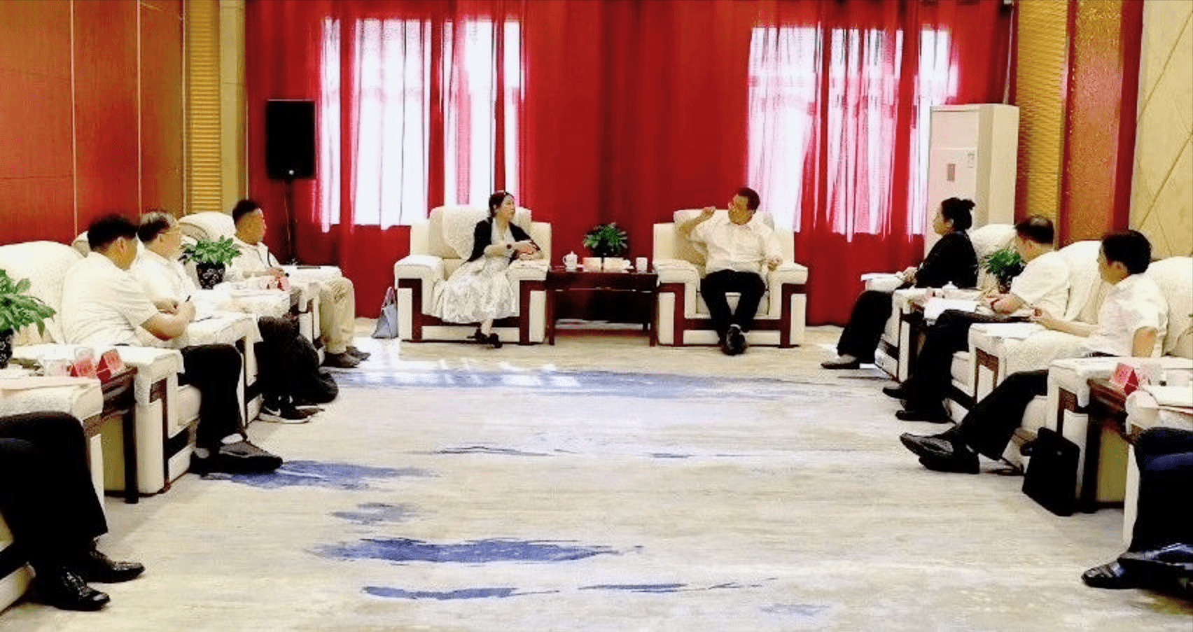 探秘广东"惠州女首富"的背后故事:控制59家企业,市值1241亿_骆锦红_亿