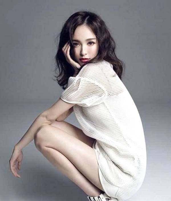 杨幂唐嫣赵丽颖等女星实力演绎"女神蹲",美艳蹲姿统统败于孙俪_活动_