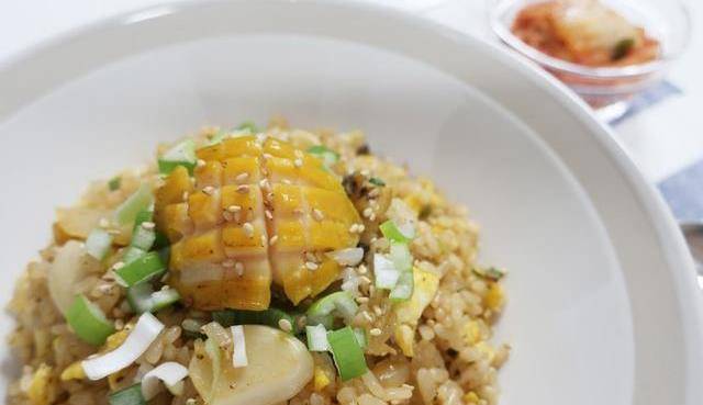 简单美食之《鲍鱼炒饭》的做法
