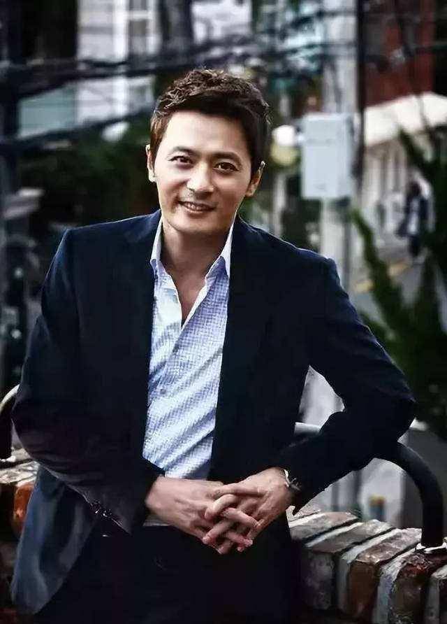张东健岁月也无情地摧毁了木村拓哉曾经耀眼的容颜,如今的木村虽然