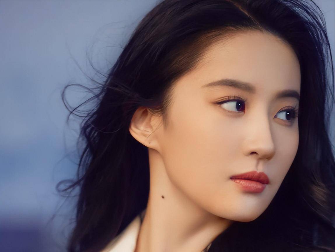 感觉刘亦菲的美,镜头不能完全拍出来,感觉真人会更精致_杨幂_鼻子