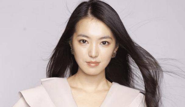 演心狠手辣的女人,显露出了不俗之处,她就是戏路百变的申珉熙_角色