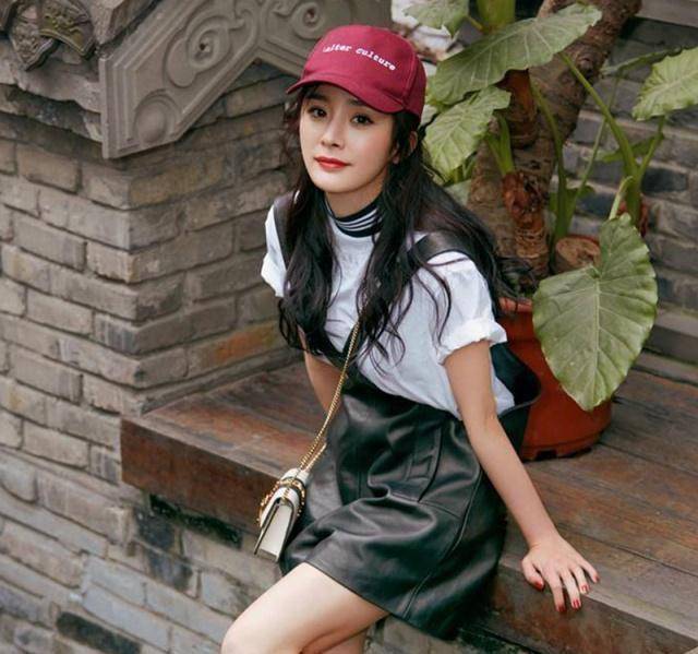 杨幂坐姿成观众焦点,没人模仿得来,网友:难度系数太大了_迪丽热巴