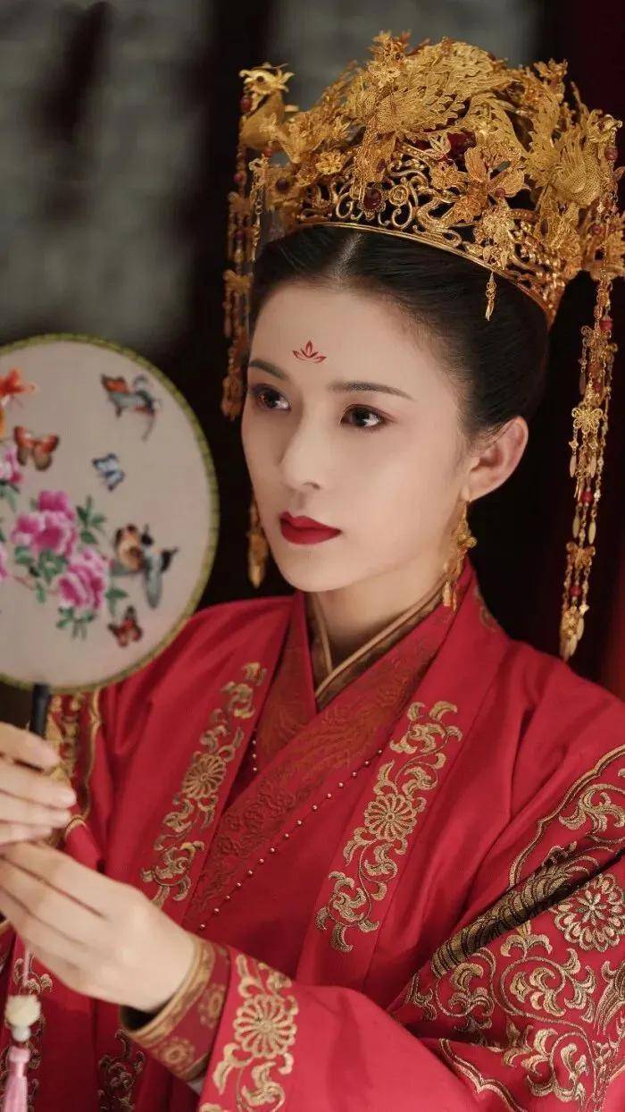 不同演员的红色嫁衣,每一个都好美呀 !_时宜_经典_红衣