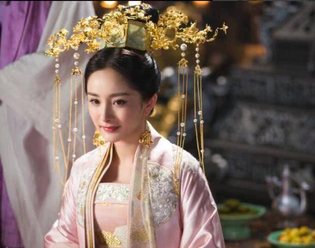 杨幂在扶摇里最美的造型,不是大婚的凤袍而是冒称佛莲公主的这身_服饰