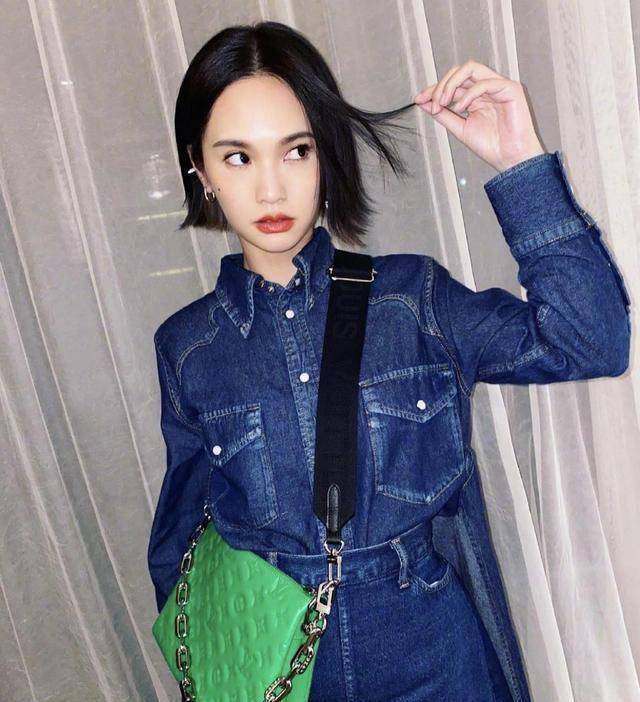 杨丞琳踢馆成功当队长,发博回应评价张柏芝,黑色运动衣显年轻_牛仔