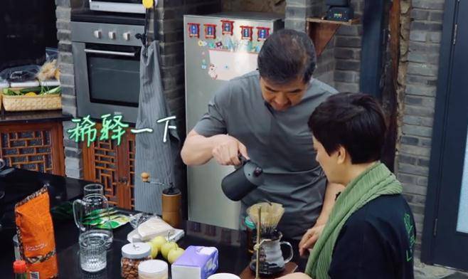 幸福三重奏:邓婕对张国立发脾气,嫌弃到五官扭曲,语气却像撒娇_表情