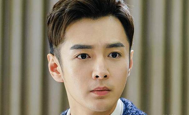 高中时期就获得名气,上大学就成为演员,他就是张昊唯_时候_成绩_获得