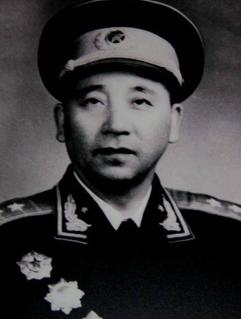 八大军区对调时，陈锡联任北京军区司令员，搭档的三位政委是谁？