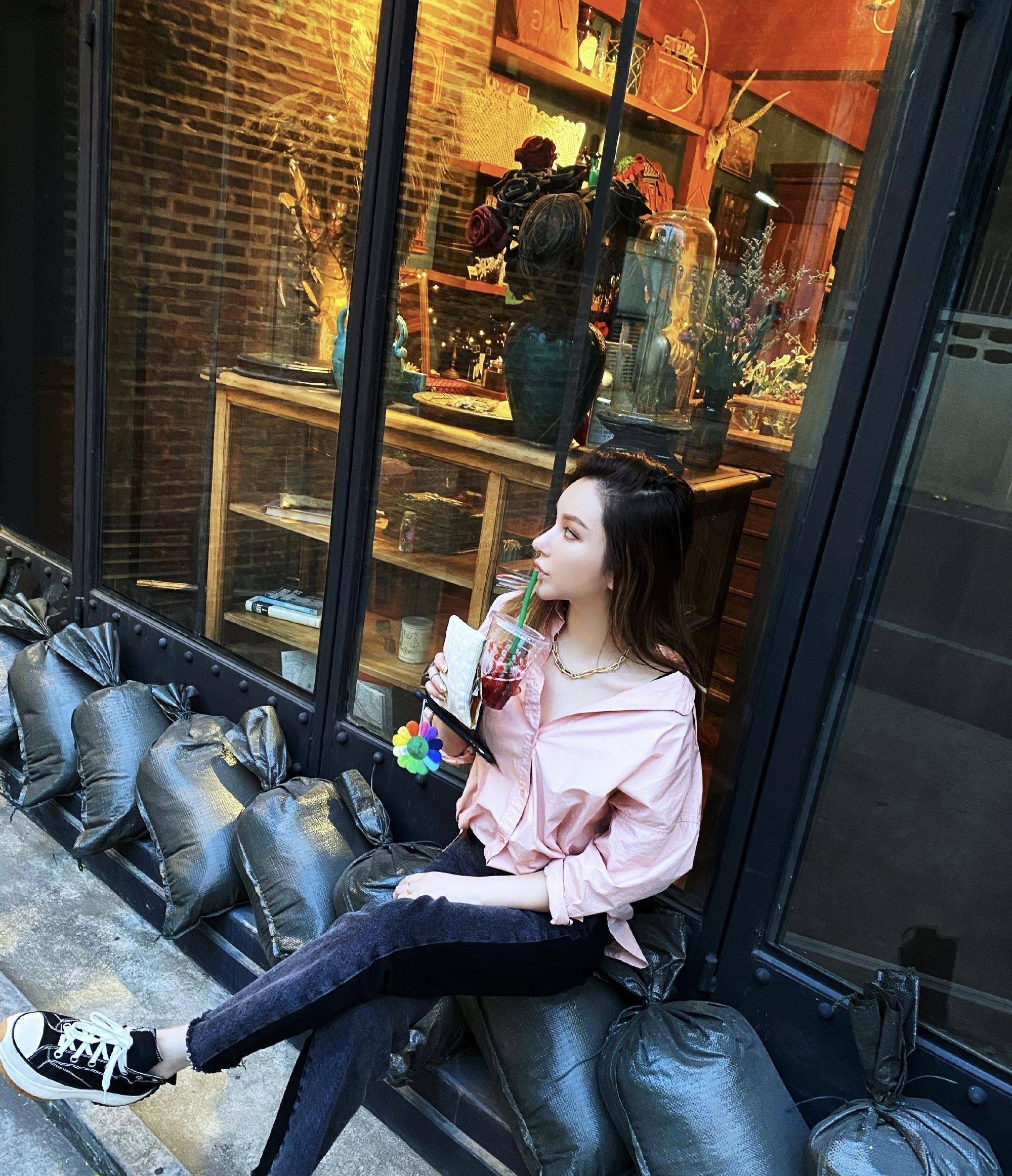薛之谦前女友李雨桐晒照,和新男友甜蜜公开恋情,网友:走出情伤_经典
