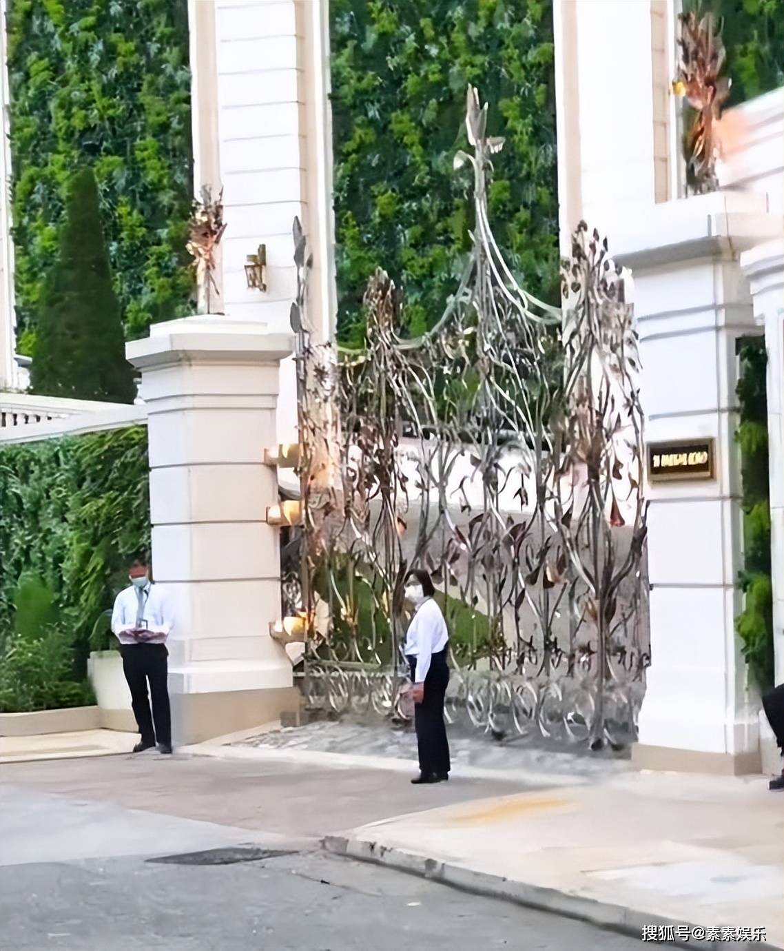 李嘉诚深水湾豪宅重新翻修：专人24小时看守，车库入口用防爆门_搜狐网