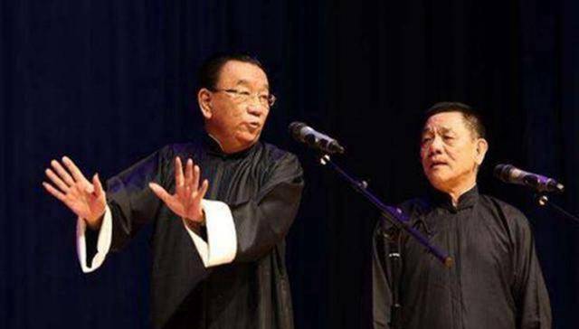 郭德纲于谦等人合照,祝父亲节快乐一激动竟写错了字_陈寒柏_刘际_弟子