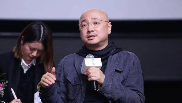 原创            徐峥被曝是TST公司红酒代言人，张庭事件是否会影响到徐峥？（徐峥喝啤酒）