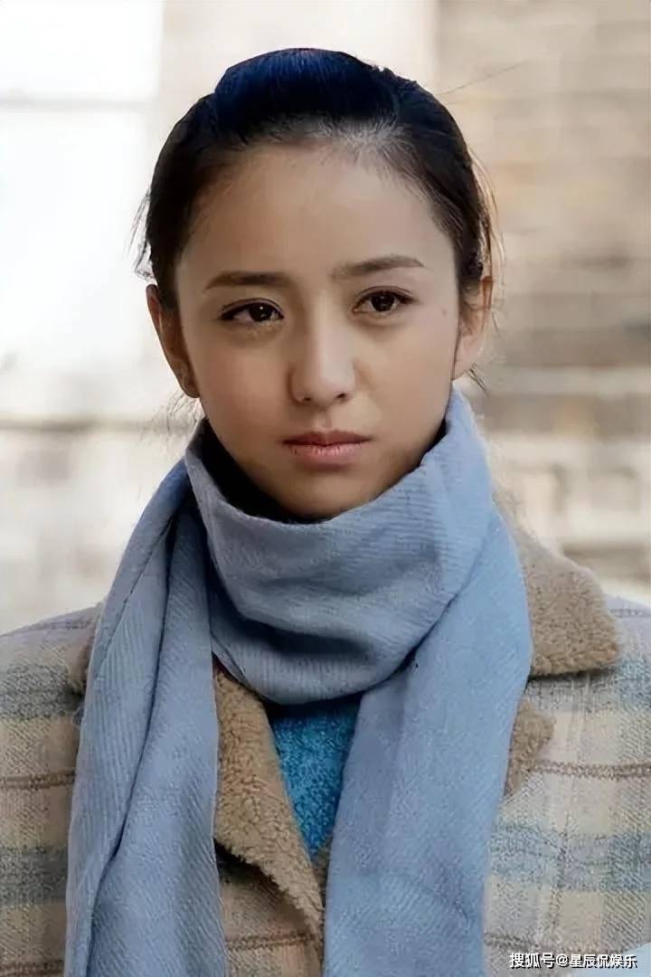 陈思诚陪小女友法国度假,女方穿露脐装嘟嘴索吻,丫丫复婚无望_佟丽娅