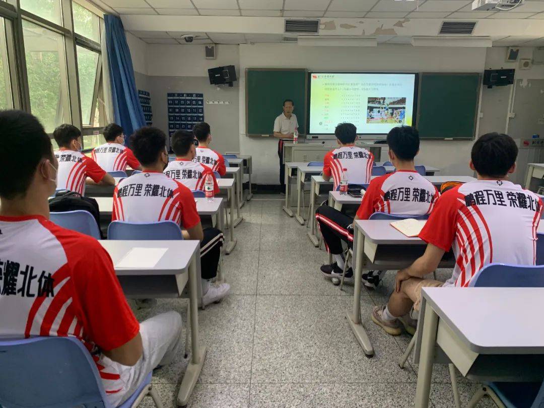 此外,有别于其他综合类大学的篮球队员,北体男篮的队员们几乎都是运动