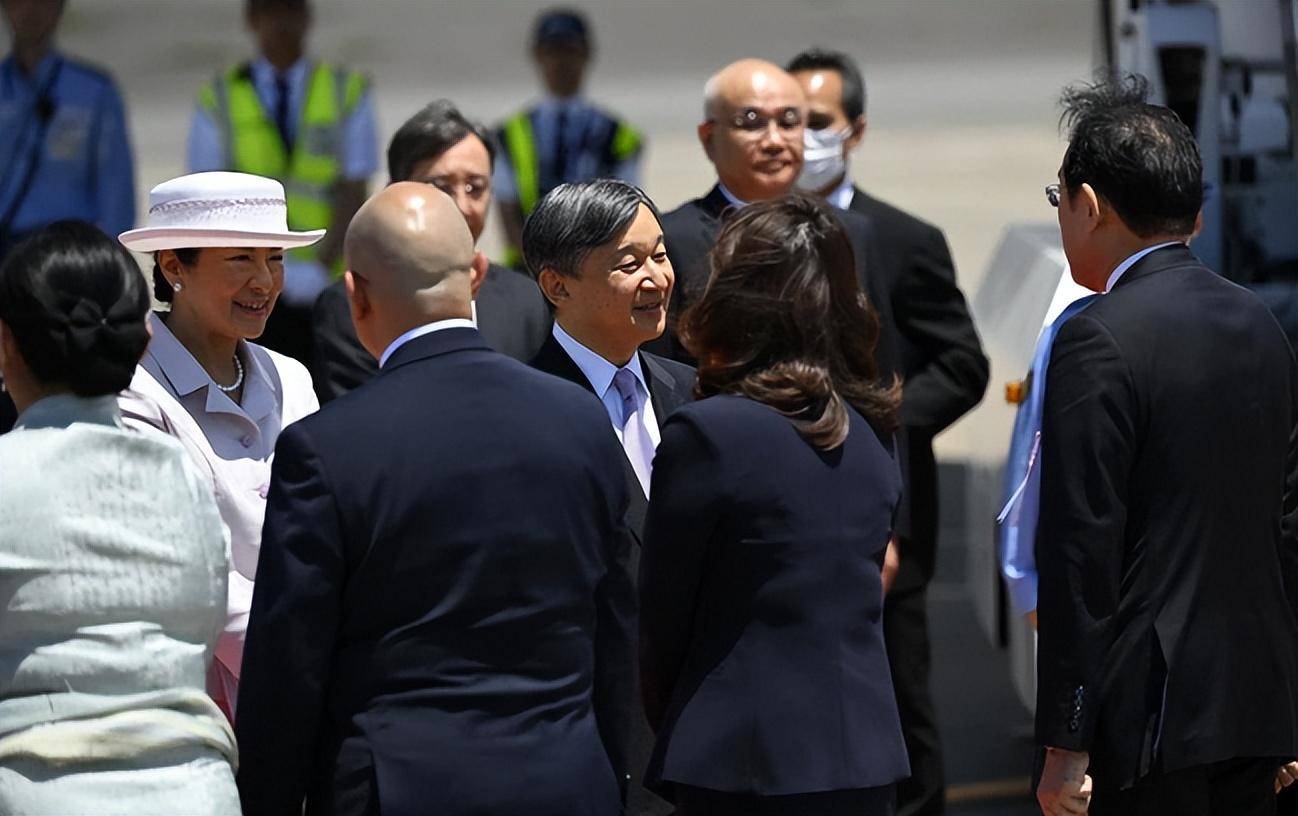 日本天皇夫妇访问印尼!