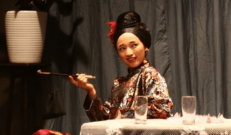 看了鸨鸟怎么交配,才知道古代青楼的老板娘,为何叫"老鸨"!