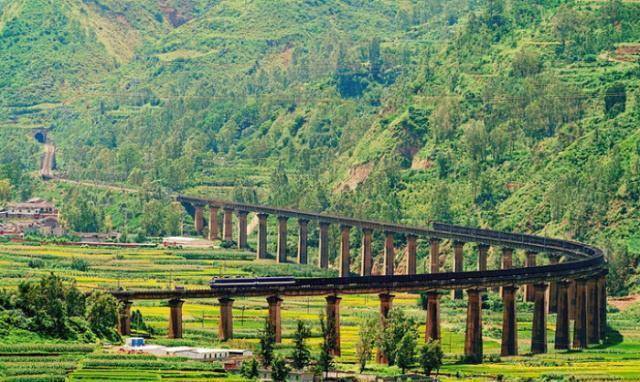 大桥,桥下葬着一位男子,所有火车驶过都要鸣笛30秒_熊汉俊_建设_铁道