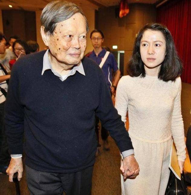杨振宁对翁帆说：我去世后，鼓励你再婚，翁帆十三字回复让人动容-杨振宁和翁帆离婚