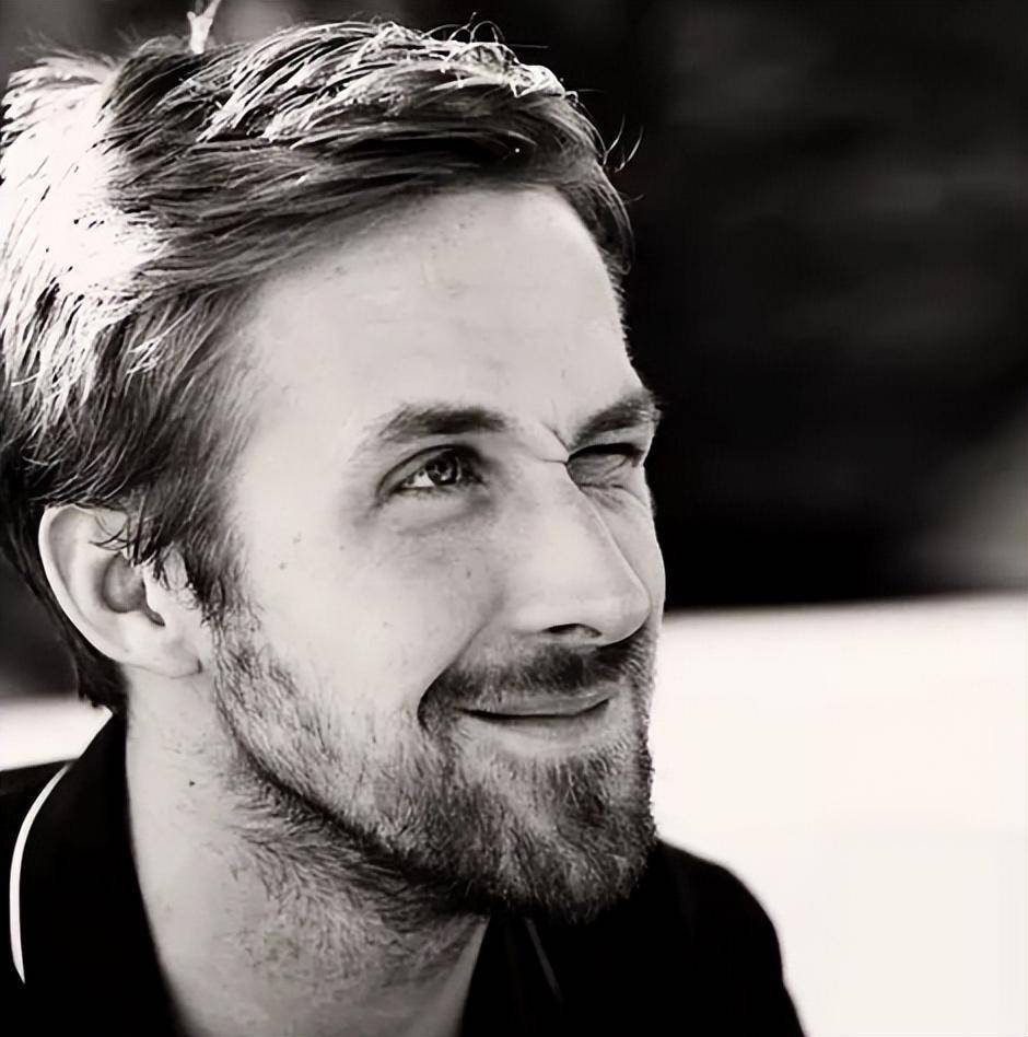 探索角色转化的艺术:瑞恩·高斯林表演研究_情感_观众_表情