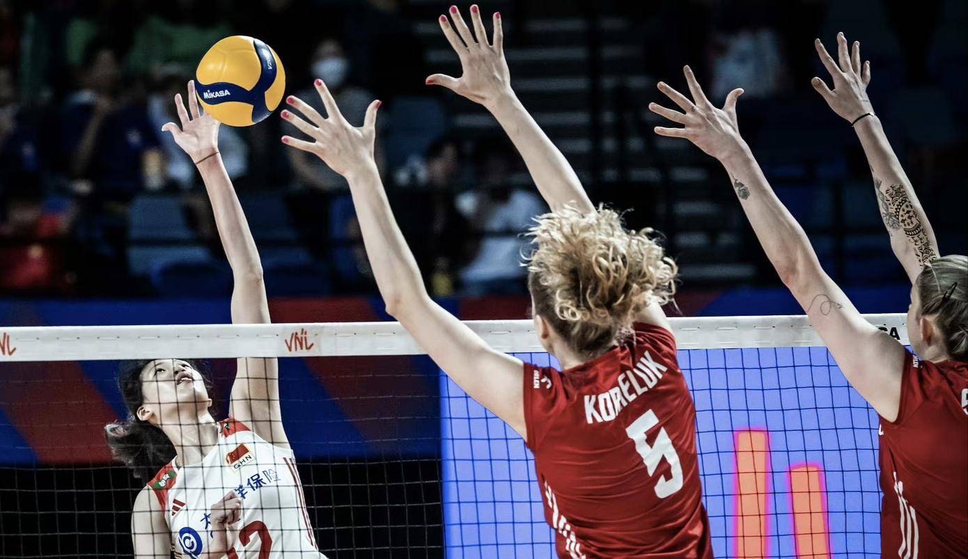 中国女排0-3输球,对方主帅为龚翔宇鼓掌_进攻_传球_比赛