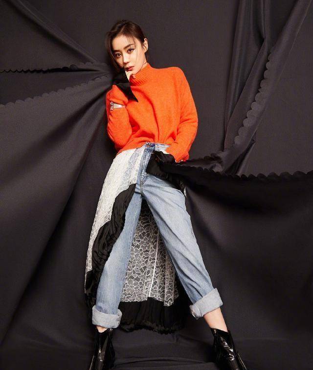 袁姗姗橘色毛衣牛仔裤,穿得活力抢眼,配孔雀蓝眼影美成视线焦点_大气