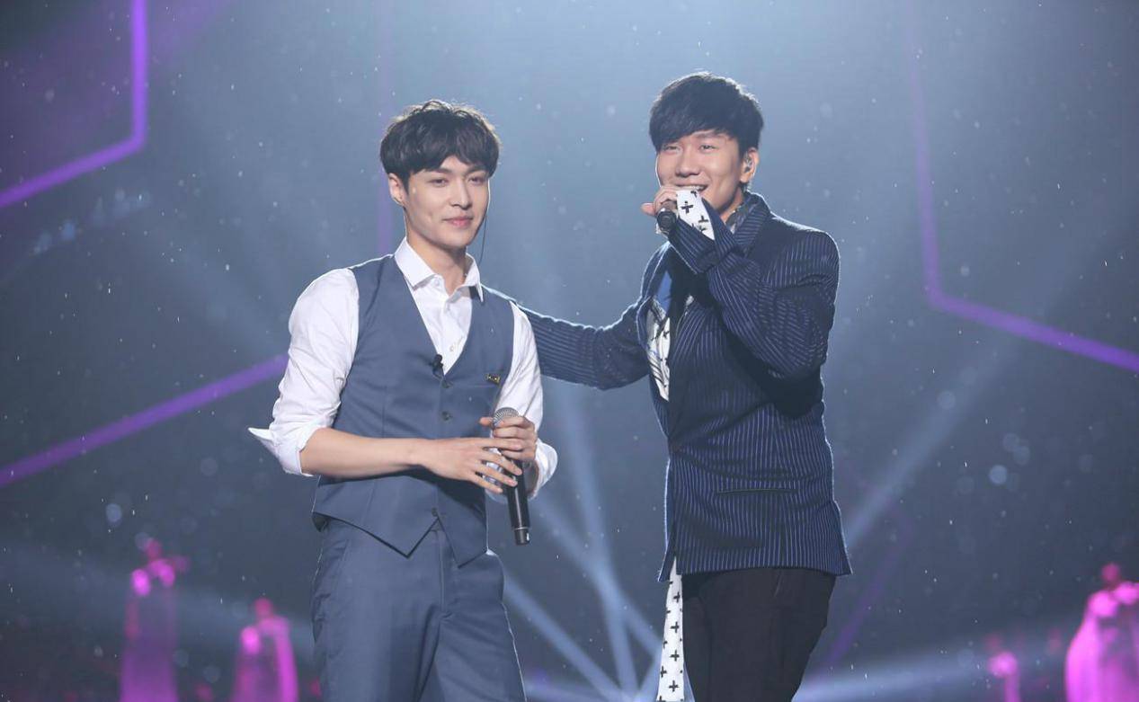 张艺兴的软件是刘宪华给安装的?