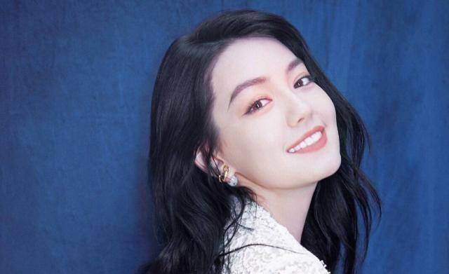 杨颖签约00后,中德混血小花,首档节目竟是人文探索专题_李诗颖_活动