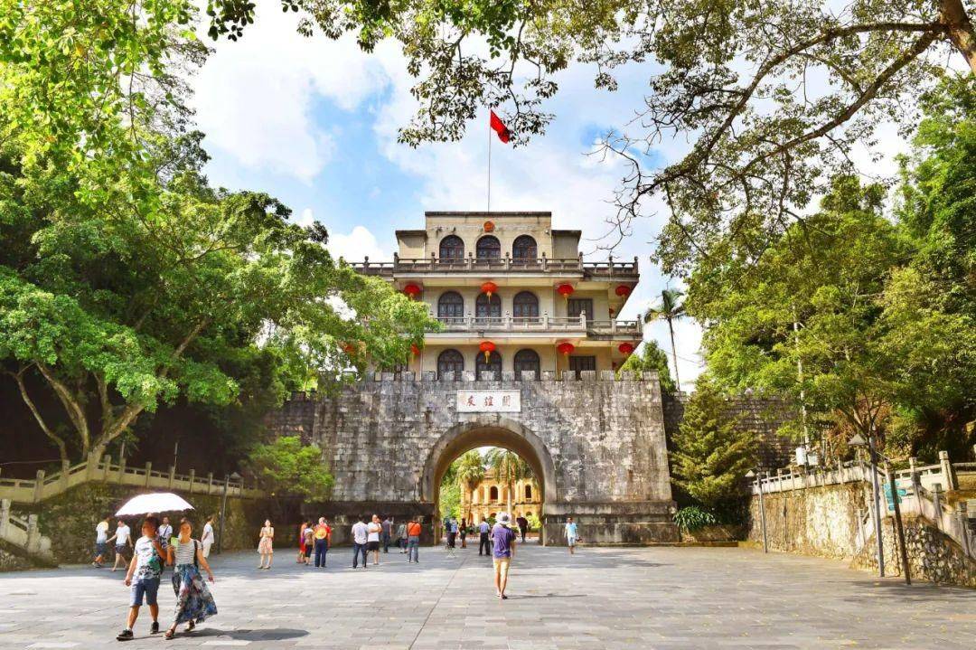 凭祥友谊关近年来,凭祥市与越南谅山省多次成功开展足球,象棋赛,羽毛