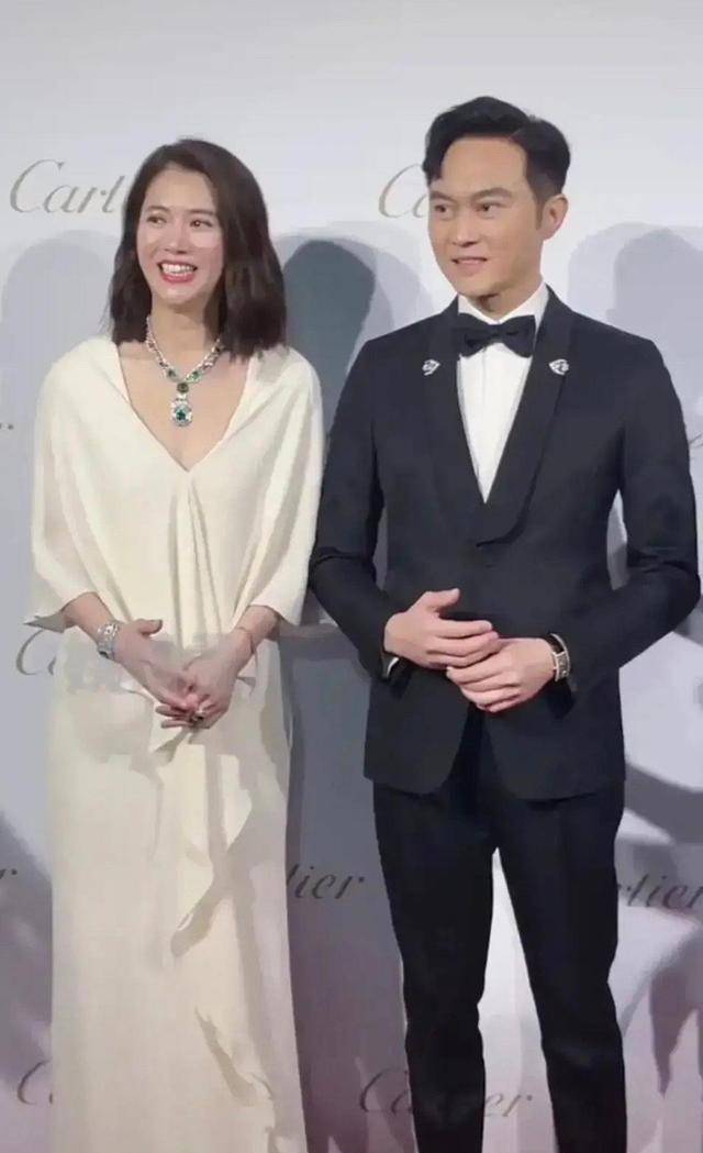 袁咏仪与宋佳亲密合影,把老公晾在一边不说,李现也只能干瞪眼_张智霖