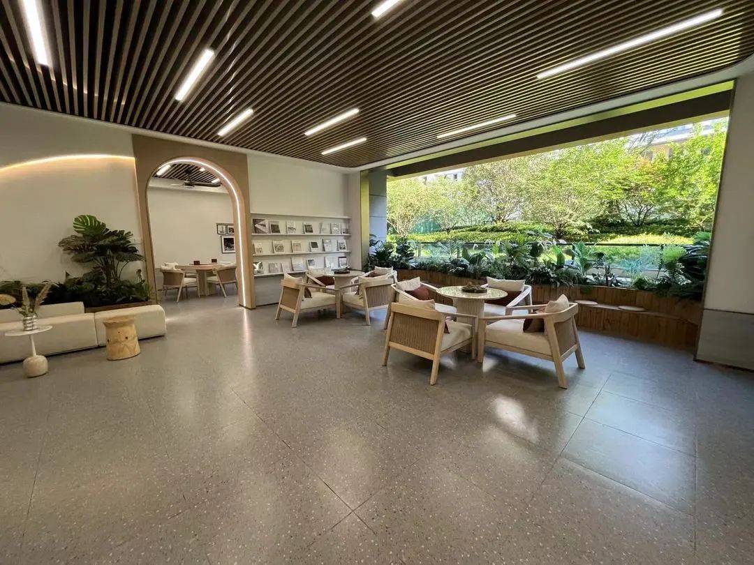 有阅读休闲区:有儿童活动区:7#的架空层是全年龄段的活动区,种类齐全.