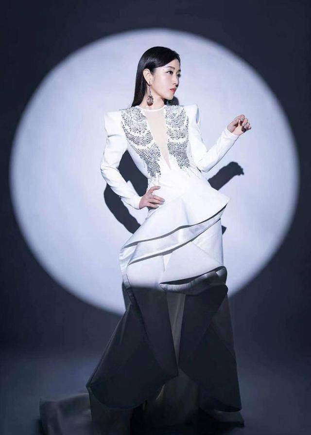 杨钰莹时光从来不败美人永远优雅的白月光_姐姐_观众_状态