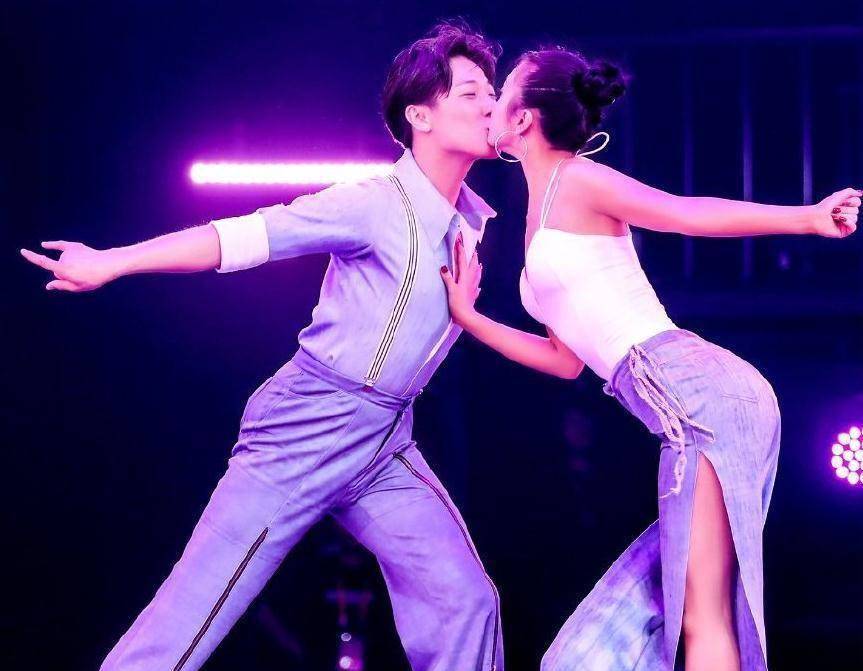 高颜值的张艺凡被网友夸赞"神仙姐姐""落入凡间的精灵",她和搭档傅弘