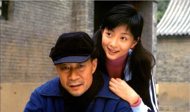 与此同时,大导演高希希也被殷桃的演技征服,邀请她担任女主角,和