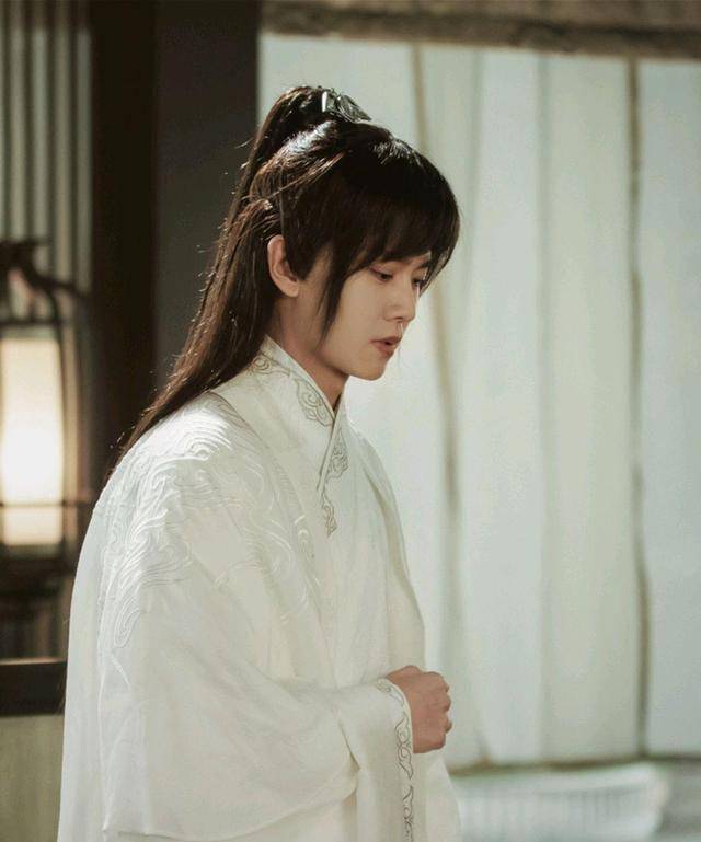 娱乐圈演过狐狸的男艺人,任嘉伦罗云熙李现都有作品_勾人_一身_造型