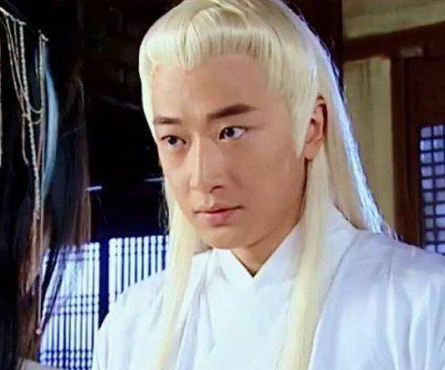 还有与当年红极一时的孙耀威,王艳主演古装武侠剧《七武士》,在里面