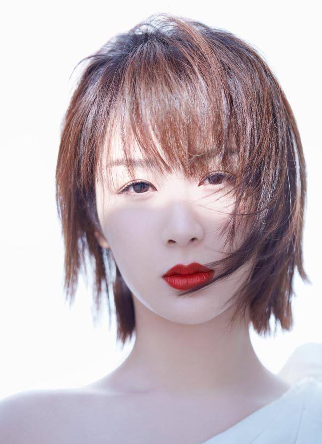 杨紫太适合这个刘海造型了!跨年晚会靠它口碑逆袭_发型_水准_照片