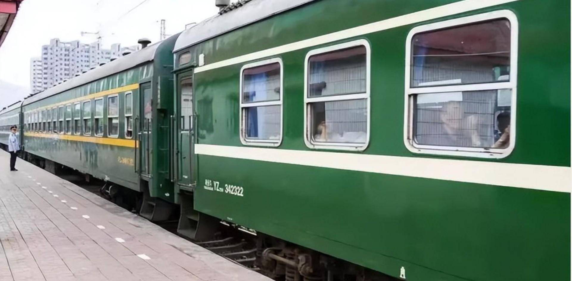 暴雨中k31列车的48小时:乘客争夺食物精疲力尽,200人破窗逃亡_时间