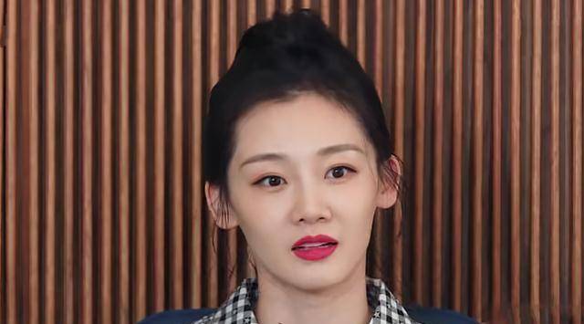 杨颖拦着郑恺不让他抱苗苗,镜头切远获观众原谅,原来都是误会_baby