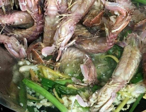濑尿虾最经典的做法_小葱_生姜_食材