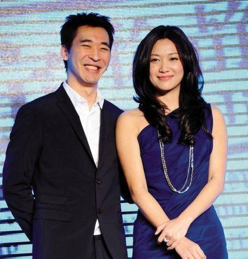 徐静蕾晒男友打球,夸黄立行技术非常好,如今相恋11年仍未婚_爱情_视频